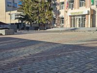 У «Вечного огня» в Кургане укладывают плитку