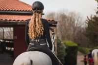 Посмотреть скачки и бесплатно покатать детей на лошадях приглашают на Курганский ипподром
